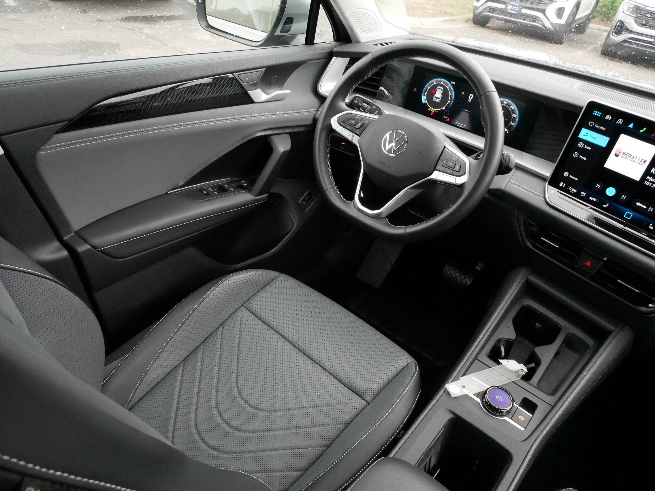Certified 2025 Volkswagen Tiguan SE w/ Panoramic Sunroof Package AWD/4WD image 9