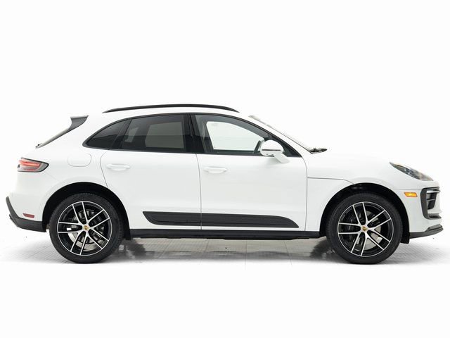 Certified 2025 Porsche Macan image 34