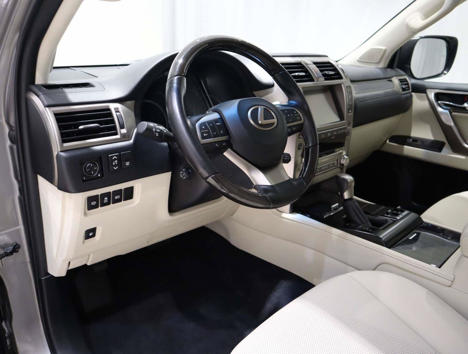 Used 2020 Lexus GX 460 Premium w/ Premium Package AWD/4WD image 17