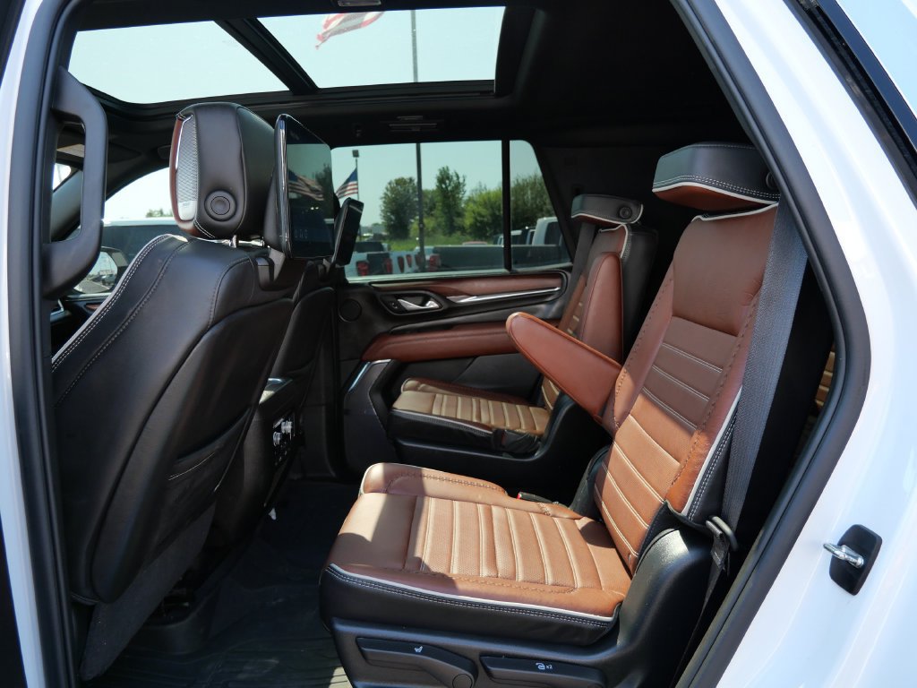 Used 2023 GMC Yukon Denali Ultimate w/ LPO, Floor Liner Package AWD/4WD image 18