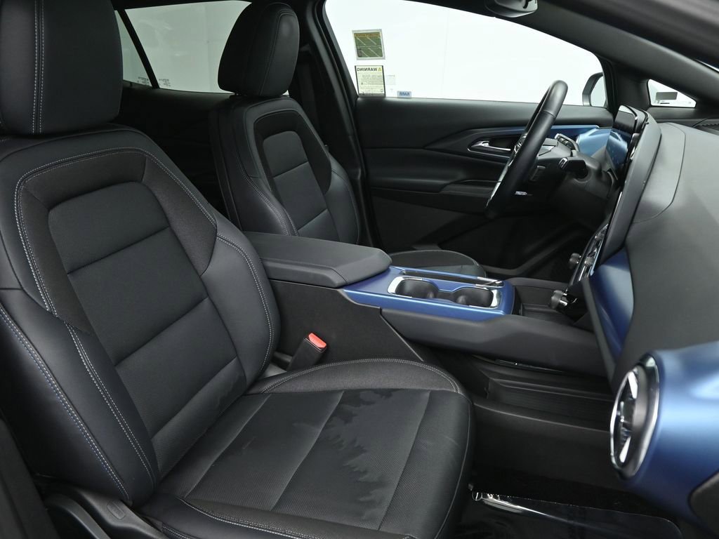 Used 2025 Chevrolet Equinox EV LT w/ Convenience Package image 17