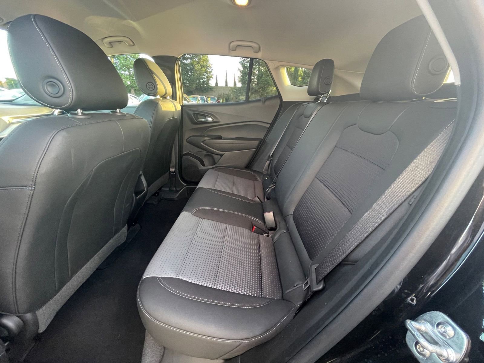 Used 2025 Chevrolet Trax LT image 25