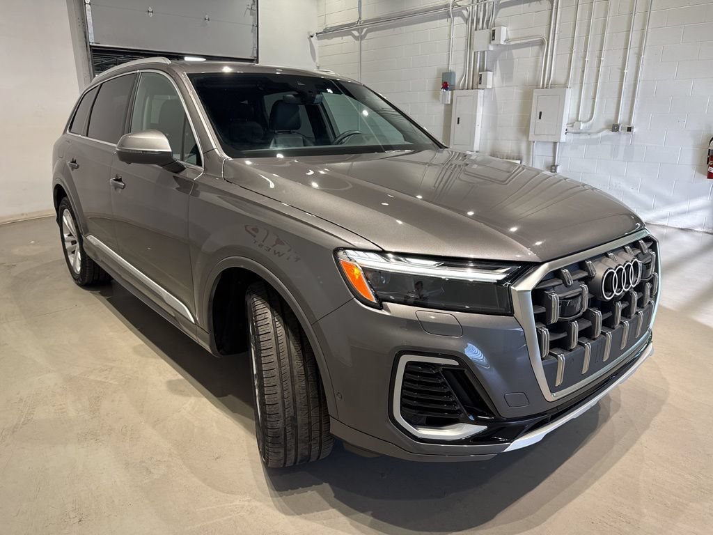 Used 2025 Audi Q7 2.0T Premium w/ Convenience Package AWD/4WD image 3