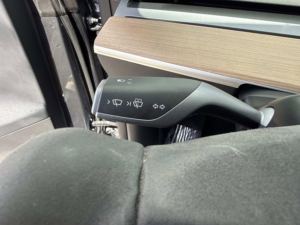 Used 2023 Tesla Model Y Long Range image 37