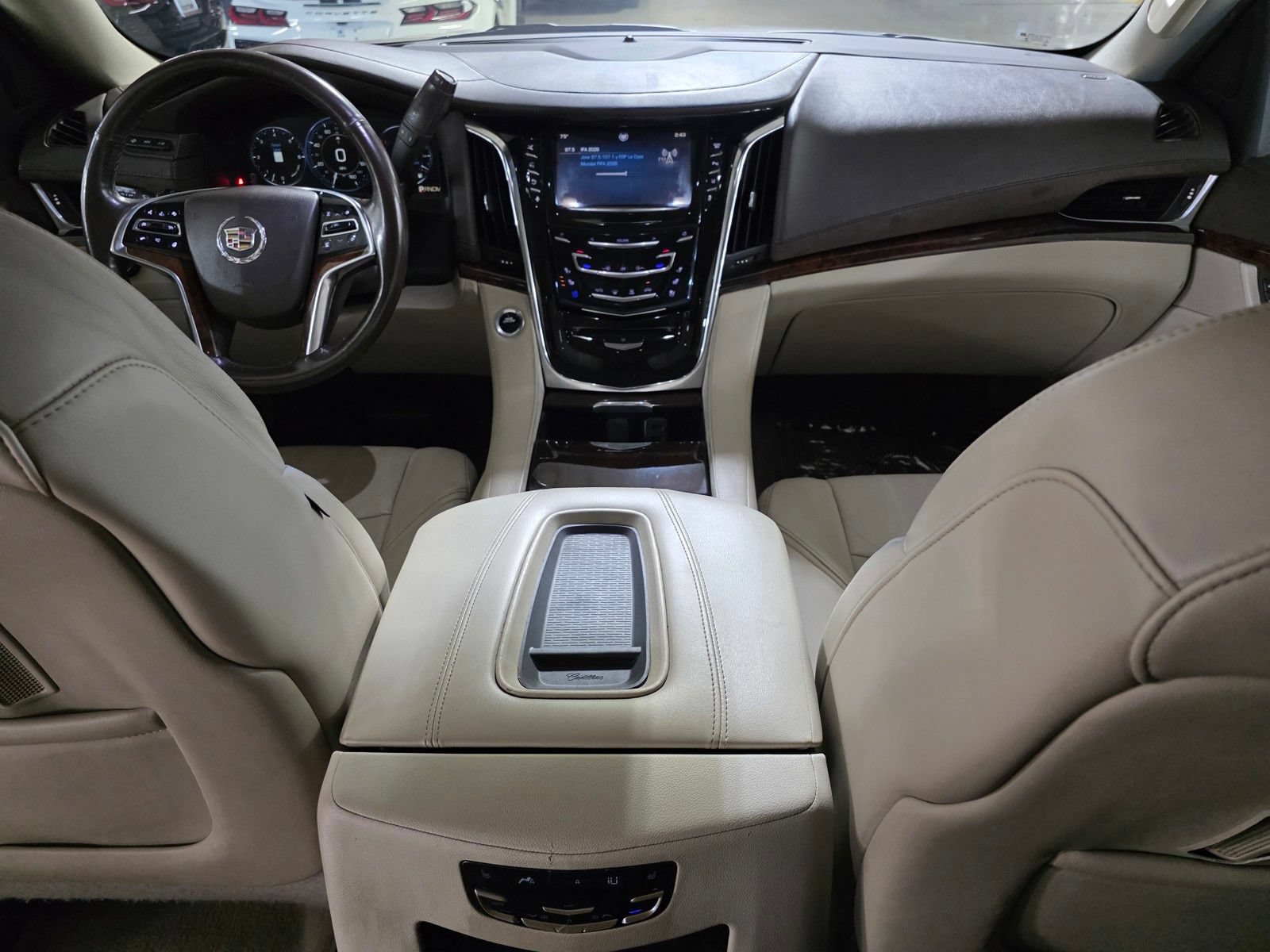 Used 2015 Cadillac Escalade Premium AWD/4WD image 19