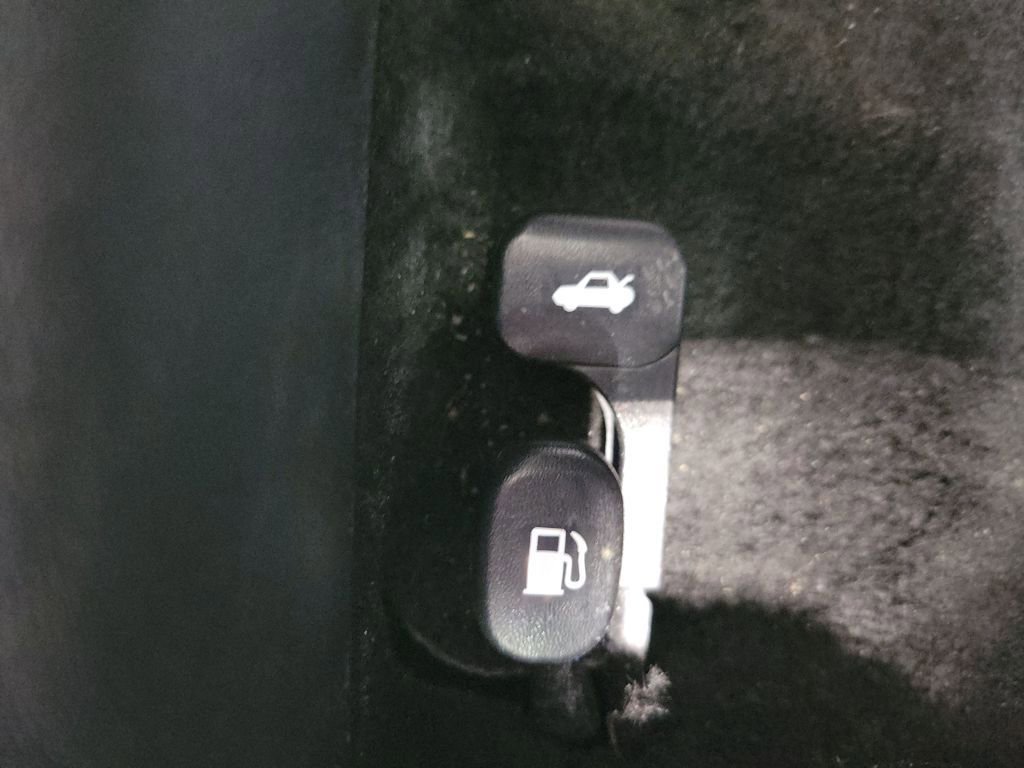 Used 2024 Hyundai Elantra Limited image 44