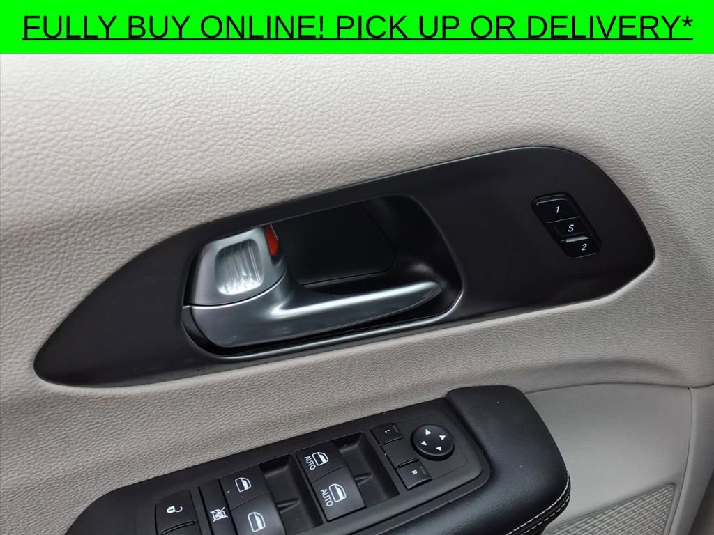 Used 2024 Chrysler Pacifica Touring-L image 15
