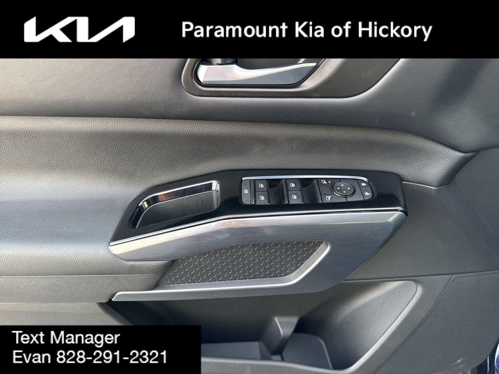 Used 2022 Nissan Pathfinder SL w/ SL Black Package image 17