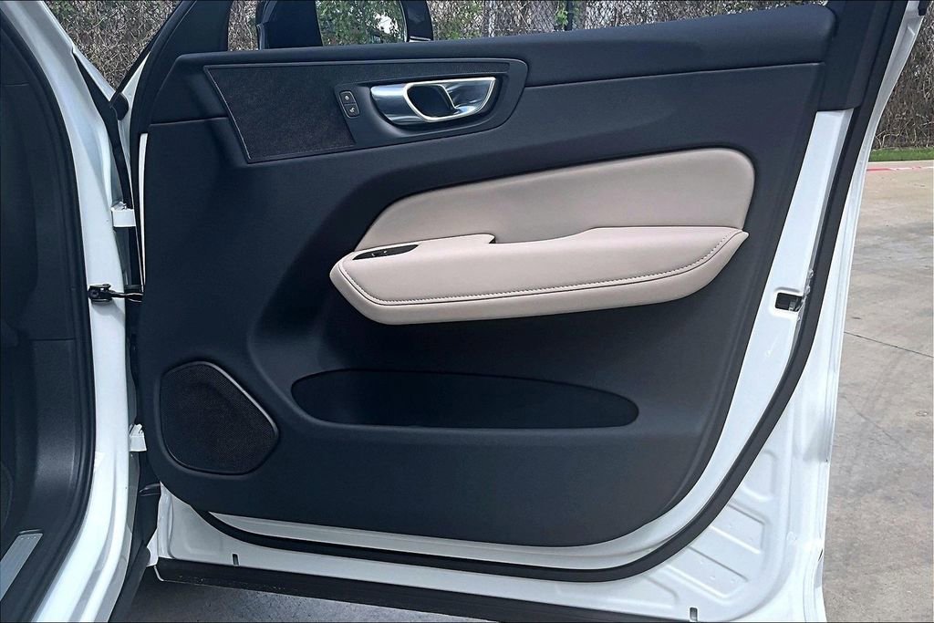 New 2026 Volvo XC60 B5 Plus w/ Protection Package Premier AWD/4WD image 14
