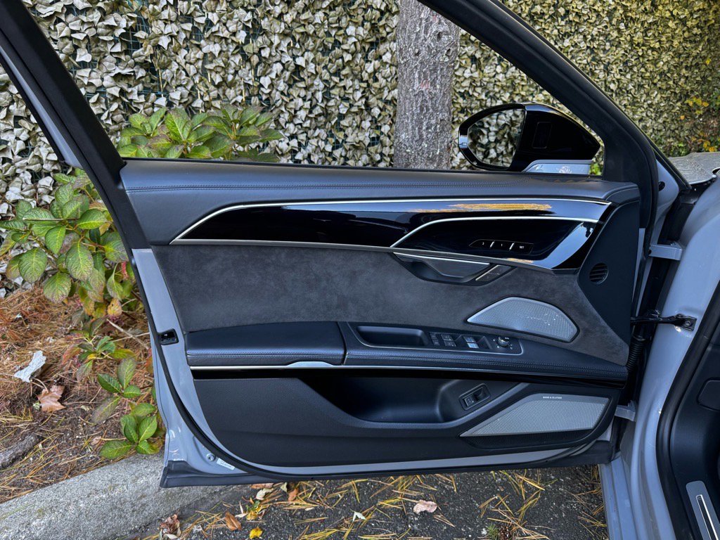 Used 2021 Audi S8 L w/ S8 Executive Package image 7