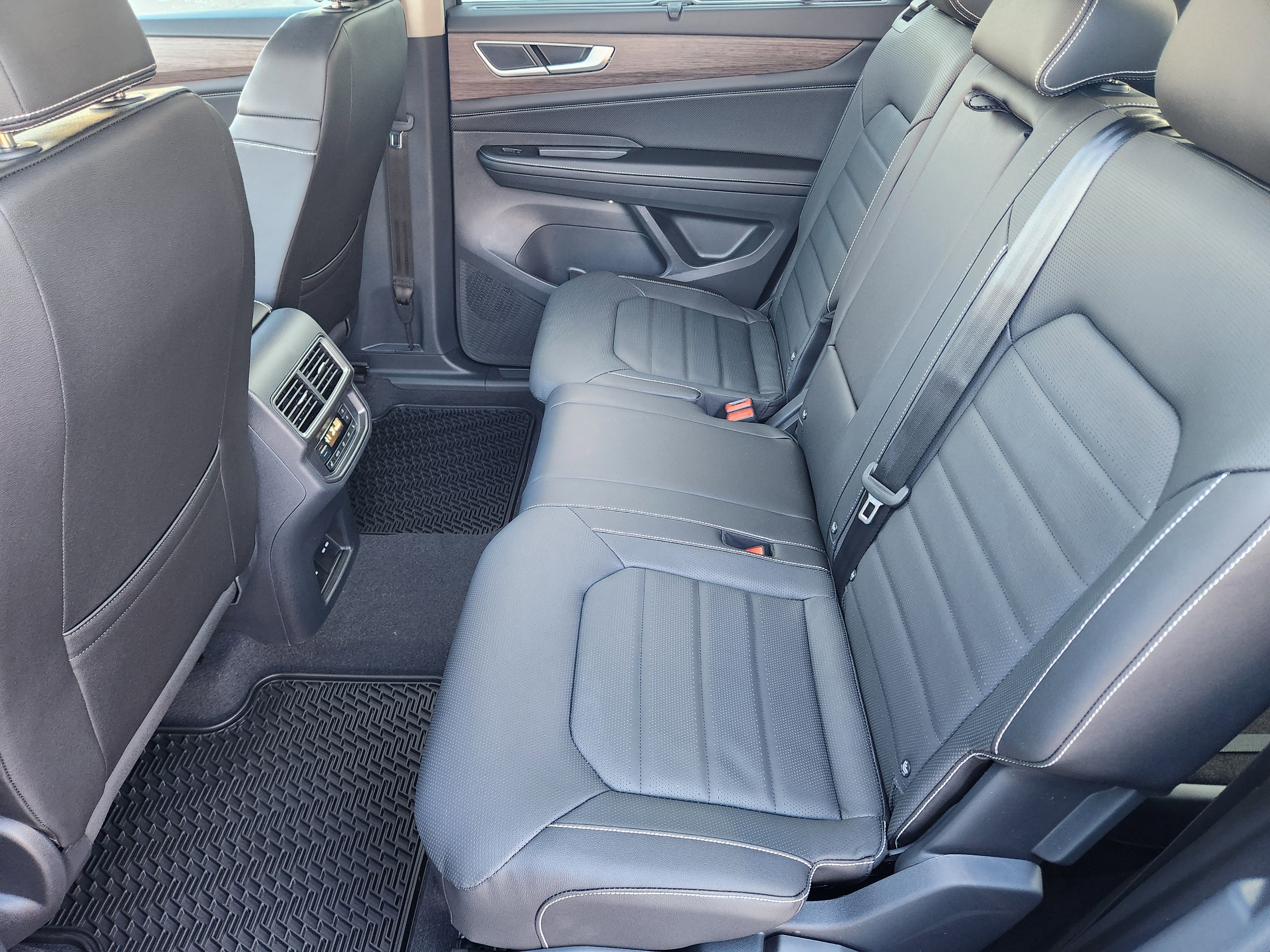 New 2026 Volkswagen Atlas SEL image 18