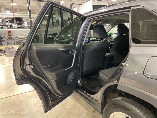 Used 2020 Toyota RAV4 LE w/ All Weather Liner Package AWD/4WD image 27