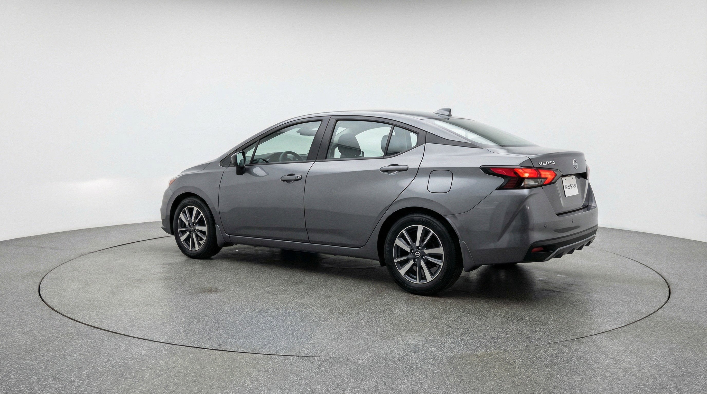 Used 2025 Nissan Versa SV image 6