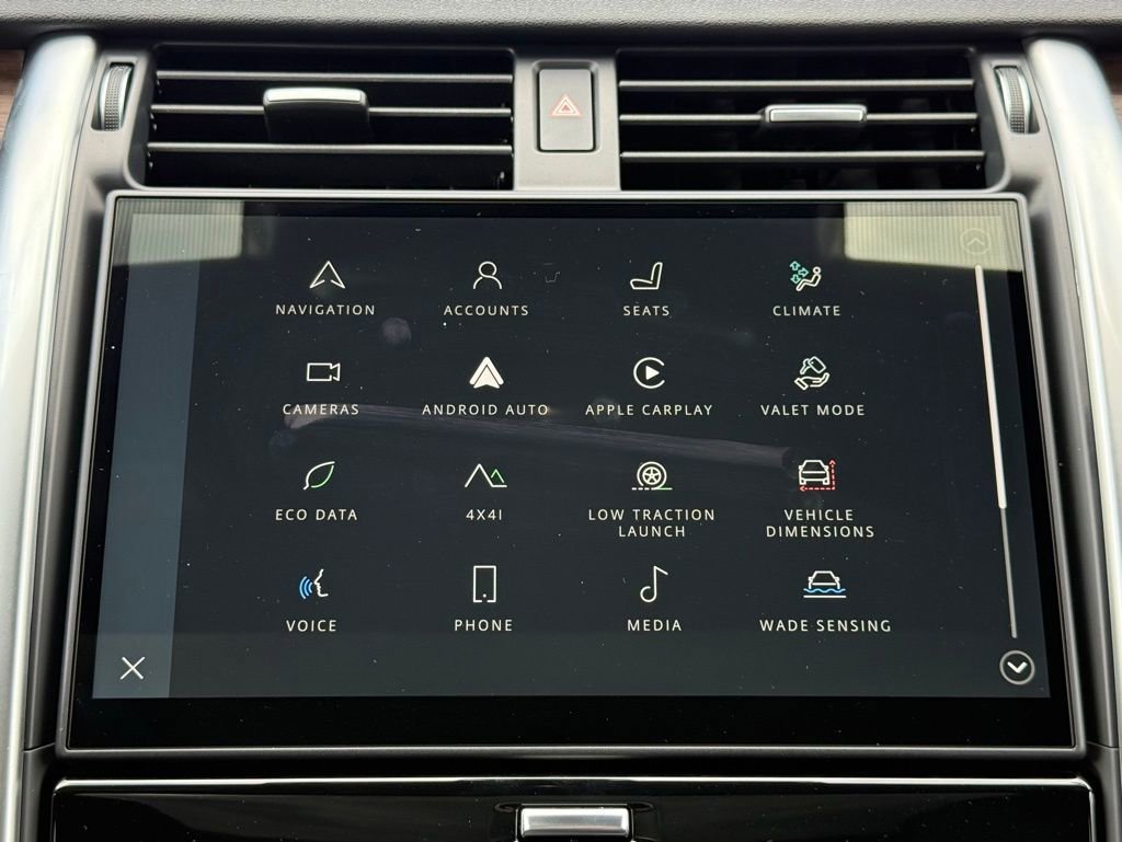 Certified 2025 Land Rover Discovery Dynamic SE image 24