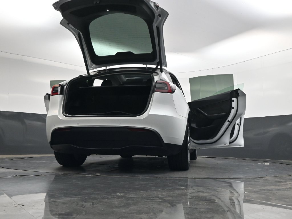 Used 2022 Tesla Model Y Long Range AWD/4WD image 37