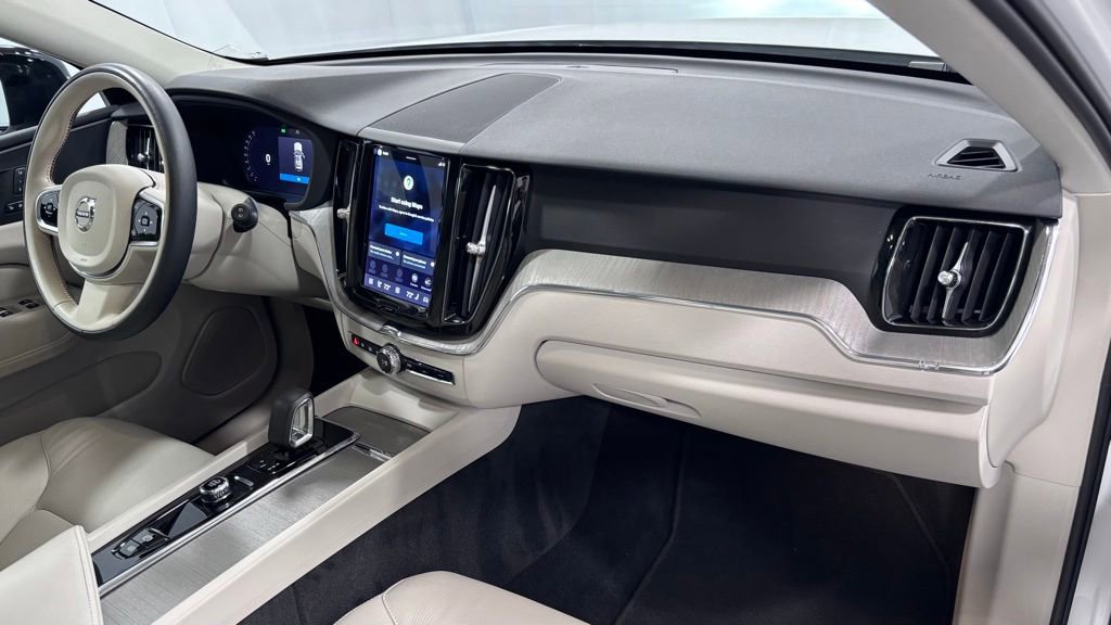 Certified 2023 Volvo XC60 B5 Plus w/ Climate Package AWD/4WD image 17