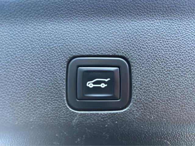 Used 2023 GMC Yukon AT4 w/ AT4 Premium Package image 10