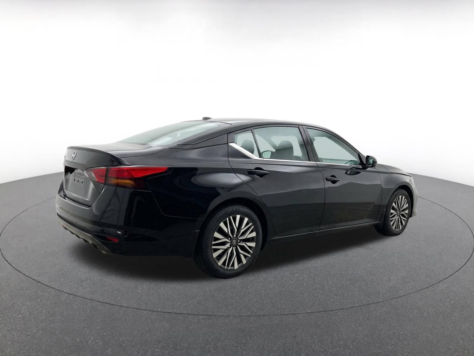 Used 2026 Nissan Altima 2.5 SV FWD image 8