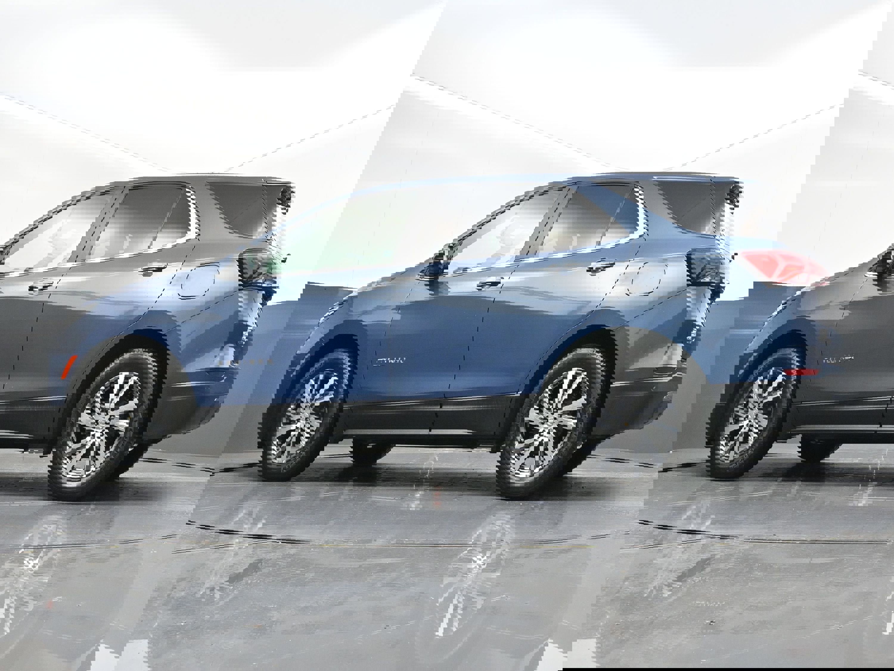 Used 2024 Chevrolet Equinox LT image 38