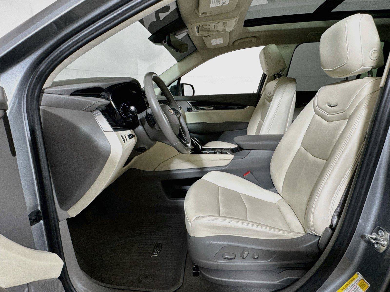 Used 2024 Cadillac XT6 Premium Luxury w/ Technology Package FWD image 20