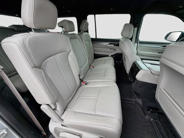 Used 2025 Jeep Wagoneer 4WD image 30