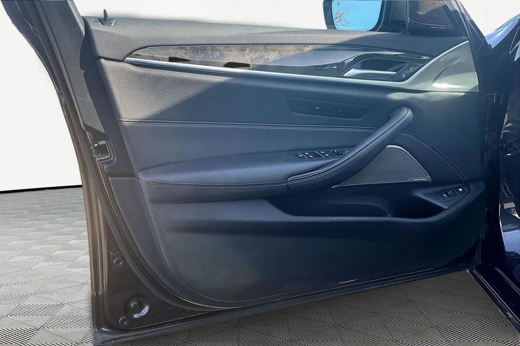 Used 2023 BMW 530e xDrive 530e iPerformance w/ Premium Package image 23