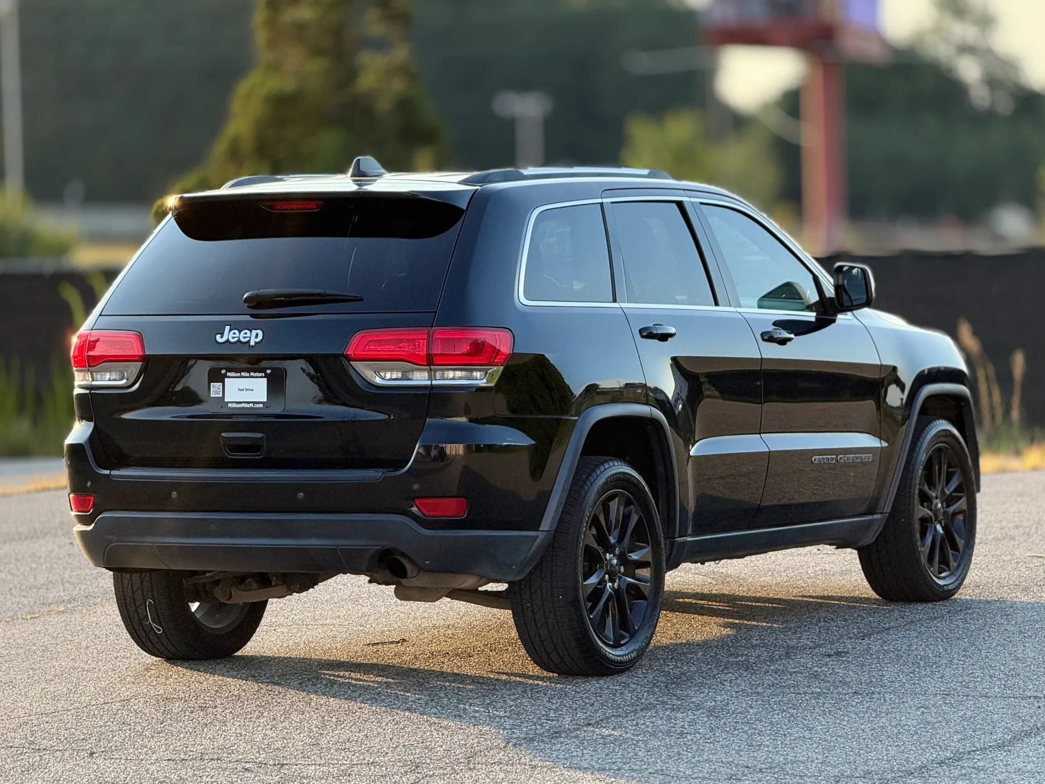 Used 2017 Jeep Grand Cherokee Laredo w/ Quick Order Package 23E AWD/4WD image 9
