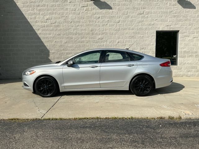 Used 2017 Ford Fusion SE w/ Fusion SE Technology Package FWD image 6