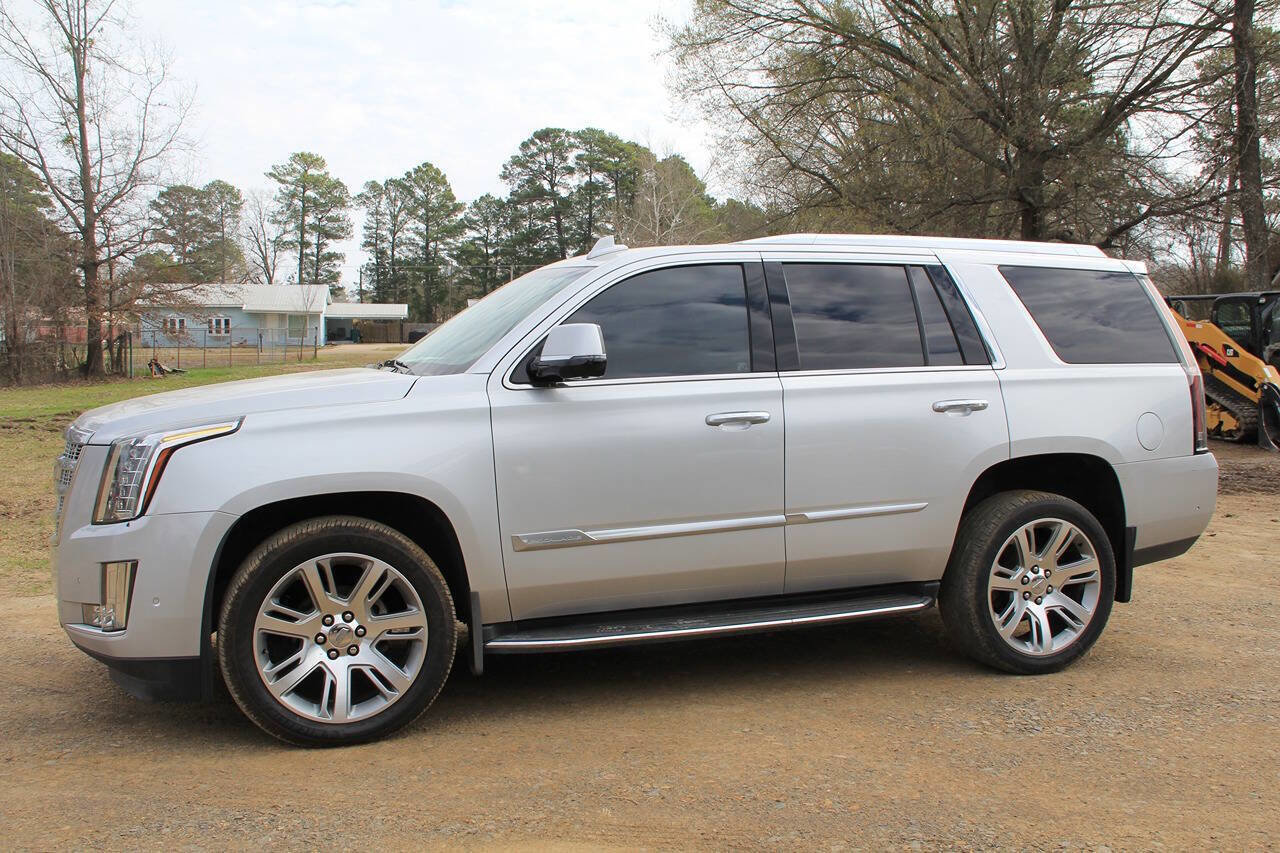 Used 2017 Cadillac Escalade Luxury AWD/4WD image 2