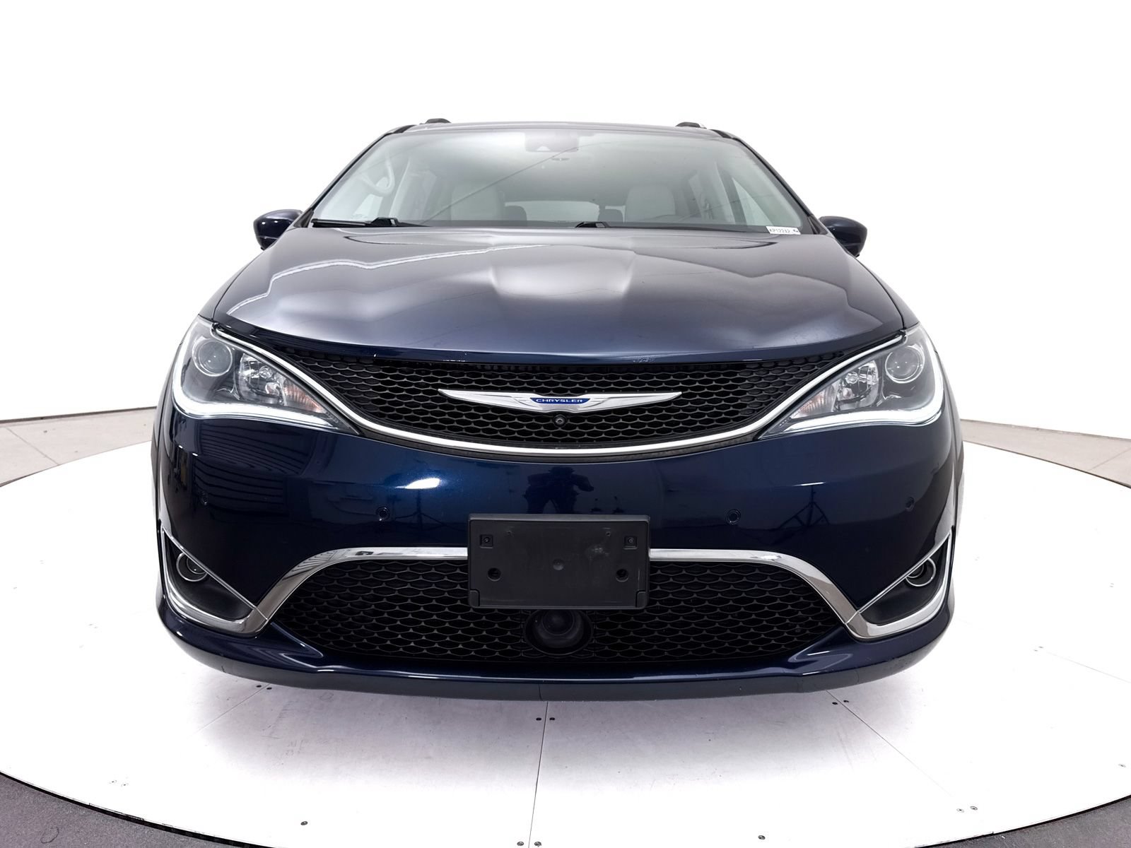 Used 2018 Chrysler Pacifica Touring-L Plus w/ Advanced Safetytec Group FWD image 12
