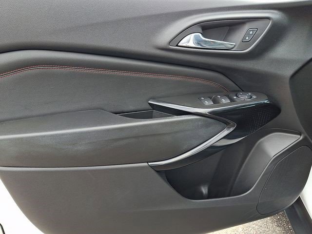 Certified 2025 Chevrolet Trax RS w/ Sunroof Package FWD image 11