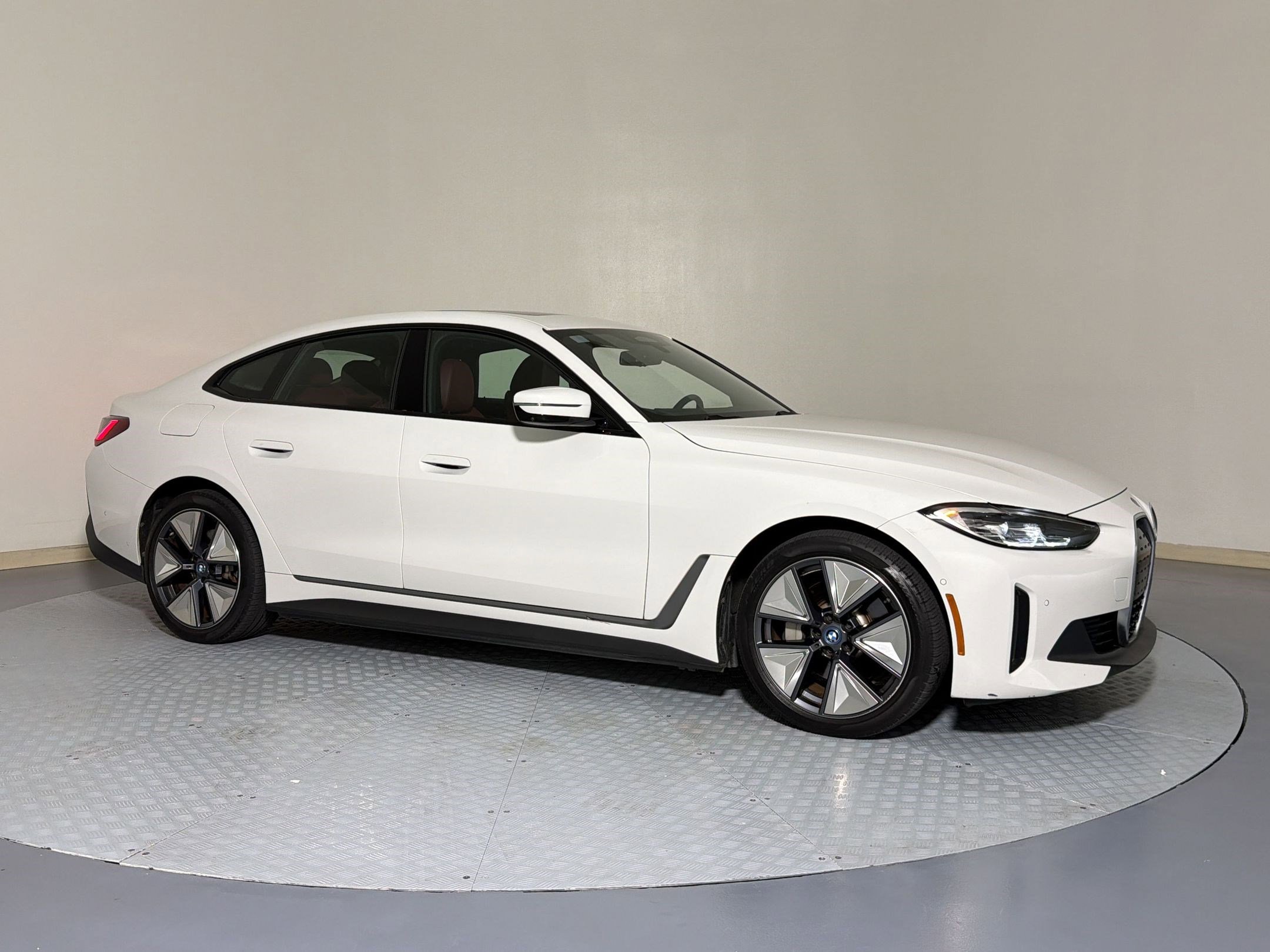 Used 2023 BMW i4 eDrive35 RWD image 6