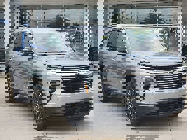 New 2026 Chevrolet Traverse LT w/ Sun and Wheel Package image 2