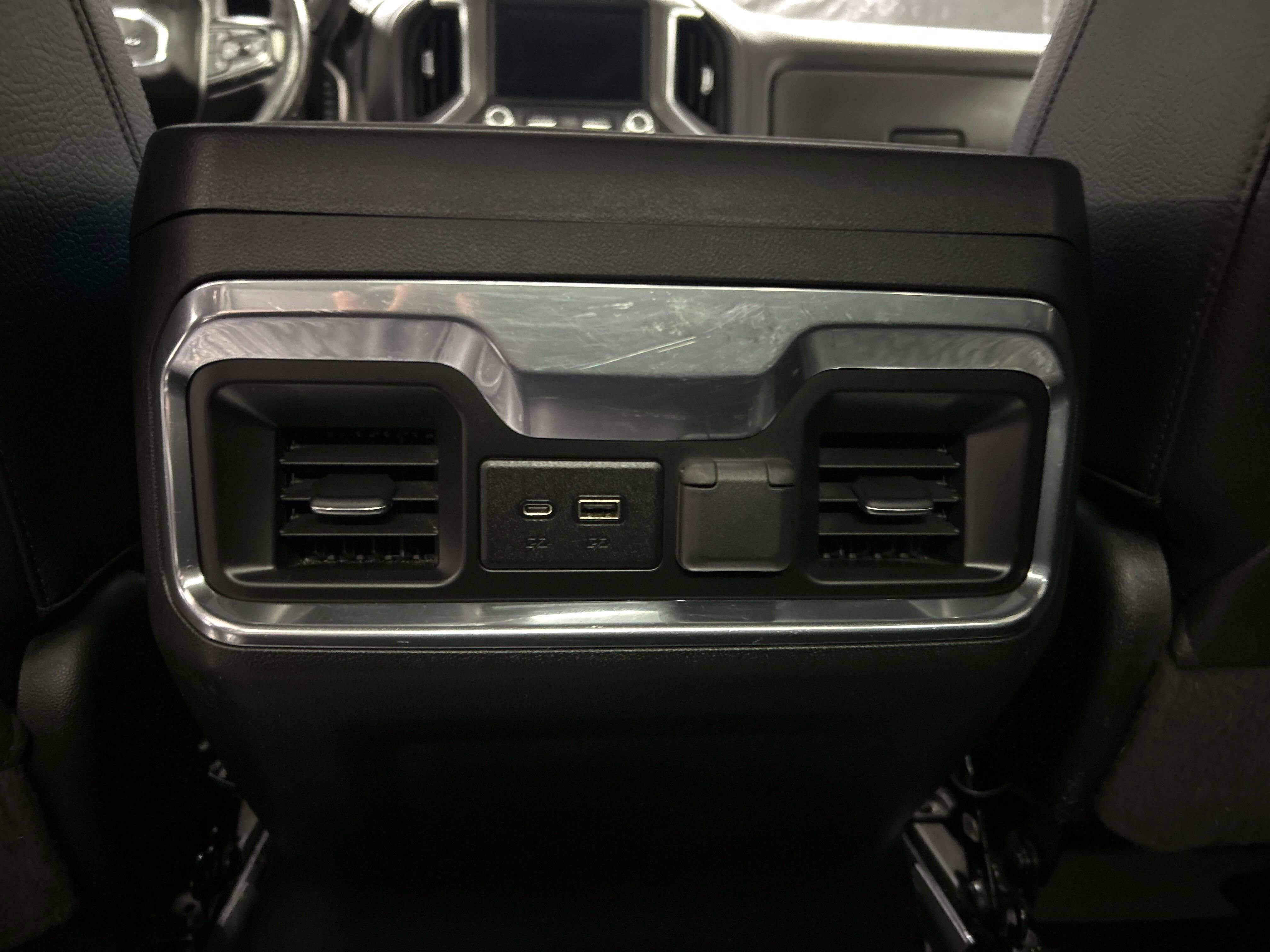 Used 2022 GMC Sierra 3500 Denali w/ Denali Ultimate Package image 11