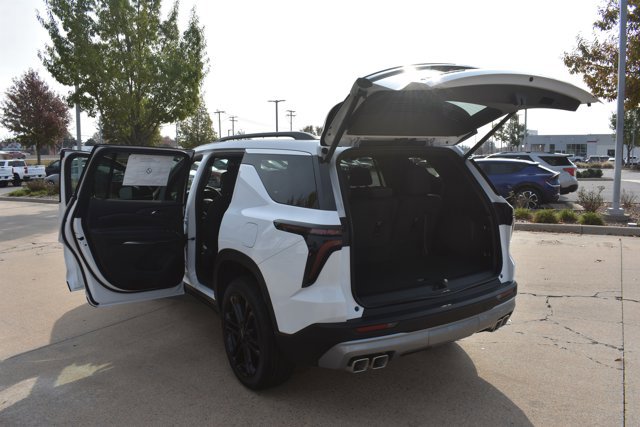 New 2026 Chevrolet Traverse LT w/ LPO, Floor Liner Package image 17