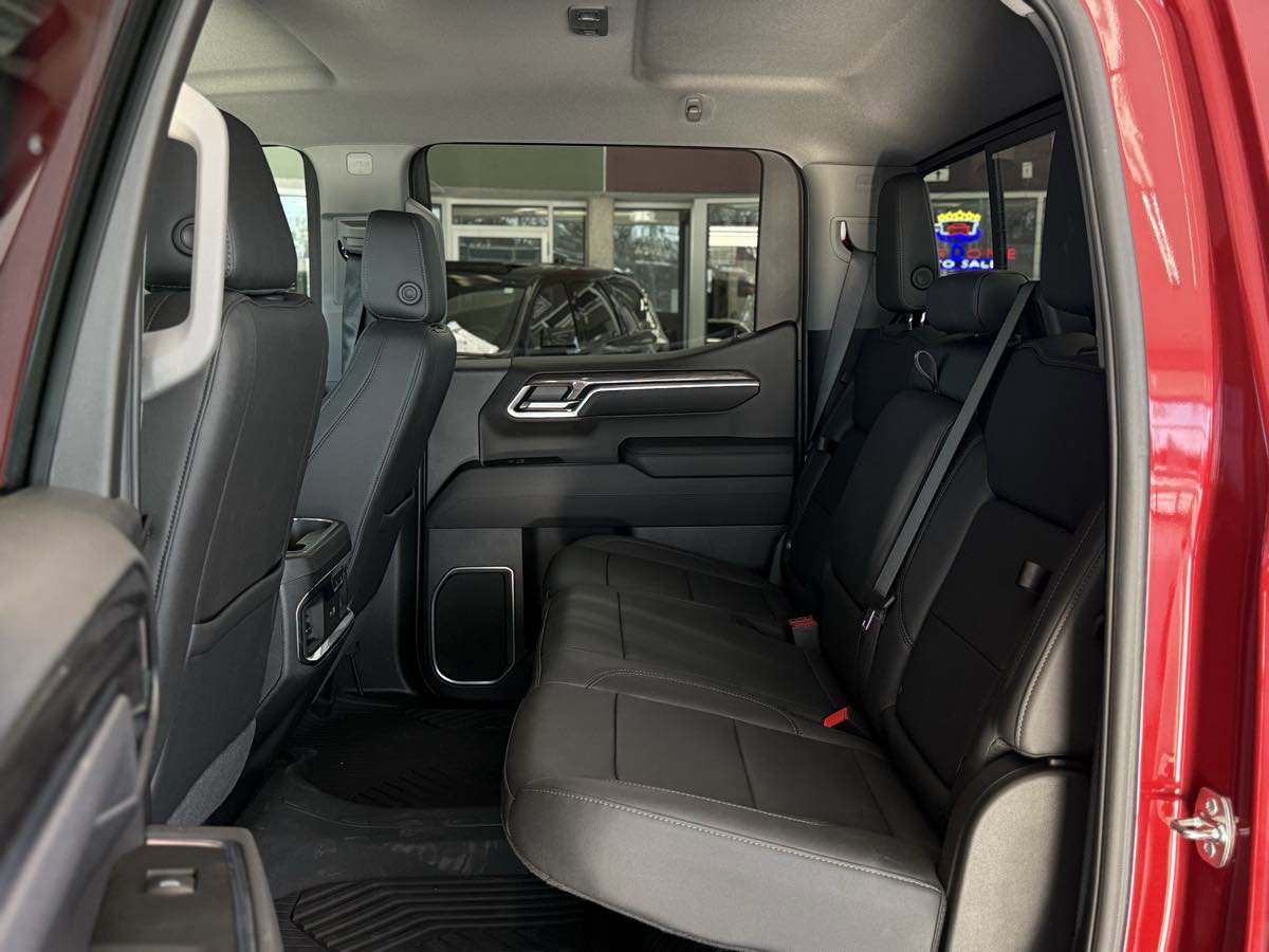 Used 2025 Chevrolet Silverado 1500 LTZ image 25