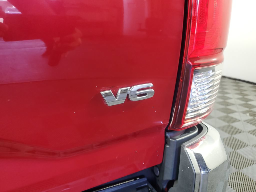 Used 2018 Toyota Tacoma SR5 RWD image 31
