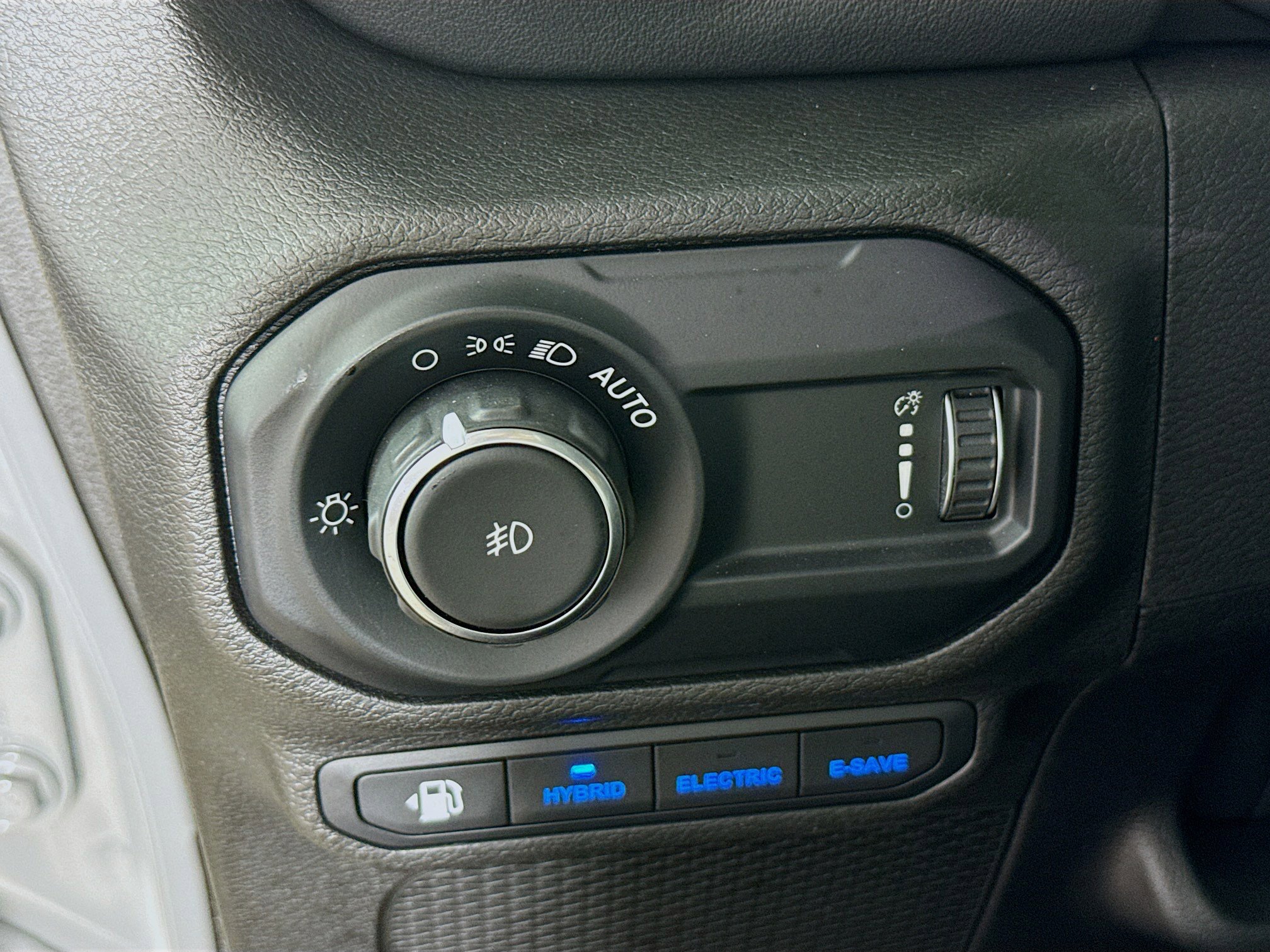 Used 2023 Jeep Wrangler Unlimited Sahara w/ Cold Weather Group image 17