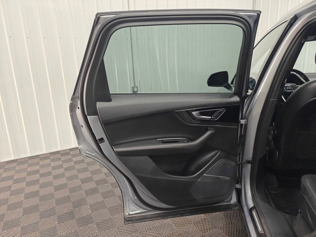 Used 2019 Audi Q7 3.0T Premium Plus w/ Premium Plus Package AWD/4WD image 31