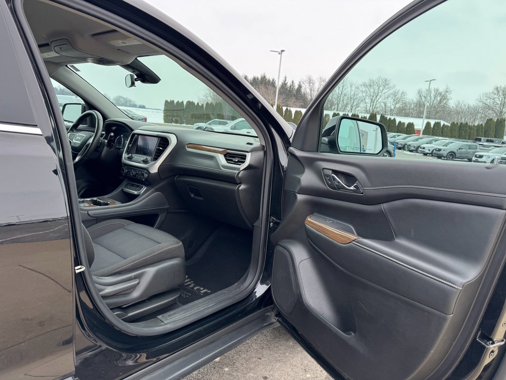 Used 2023 GMC Acadia SLE w/ Driver Convenience Package FWD image 16