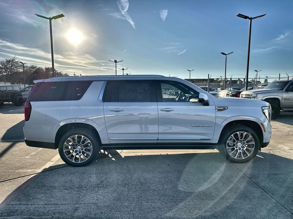 Used 2026 GMC Yukon XL Denali w/ Denali Reserve Package RWD image 10
