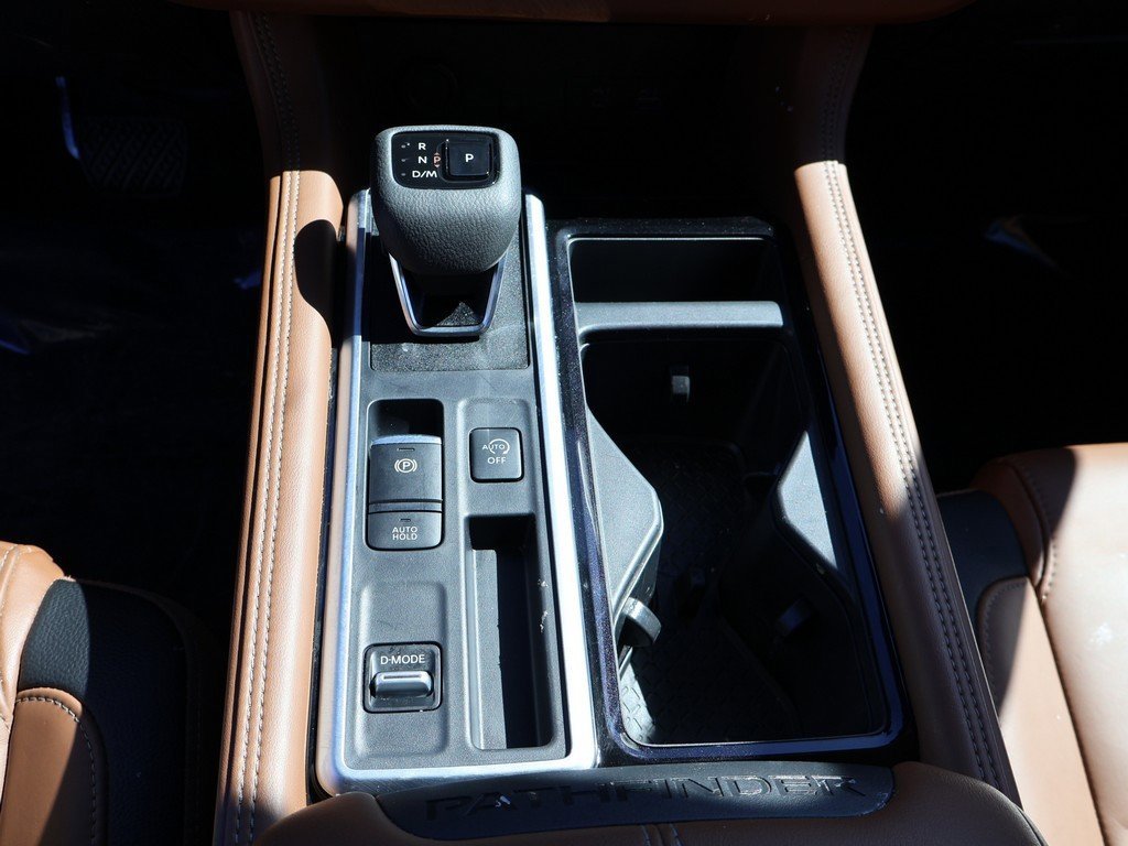 Used 2024 Nissan Pathfinder Platinum w/ Cargo Package image 61