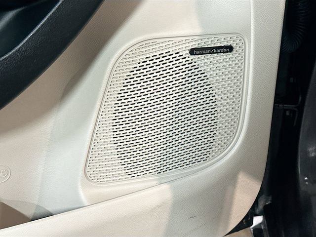 Used 2021 Chrysler Pacifica Limited w/ Premium & Safety Sphere Group image 20