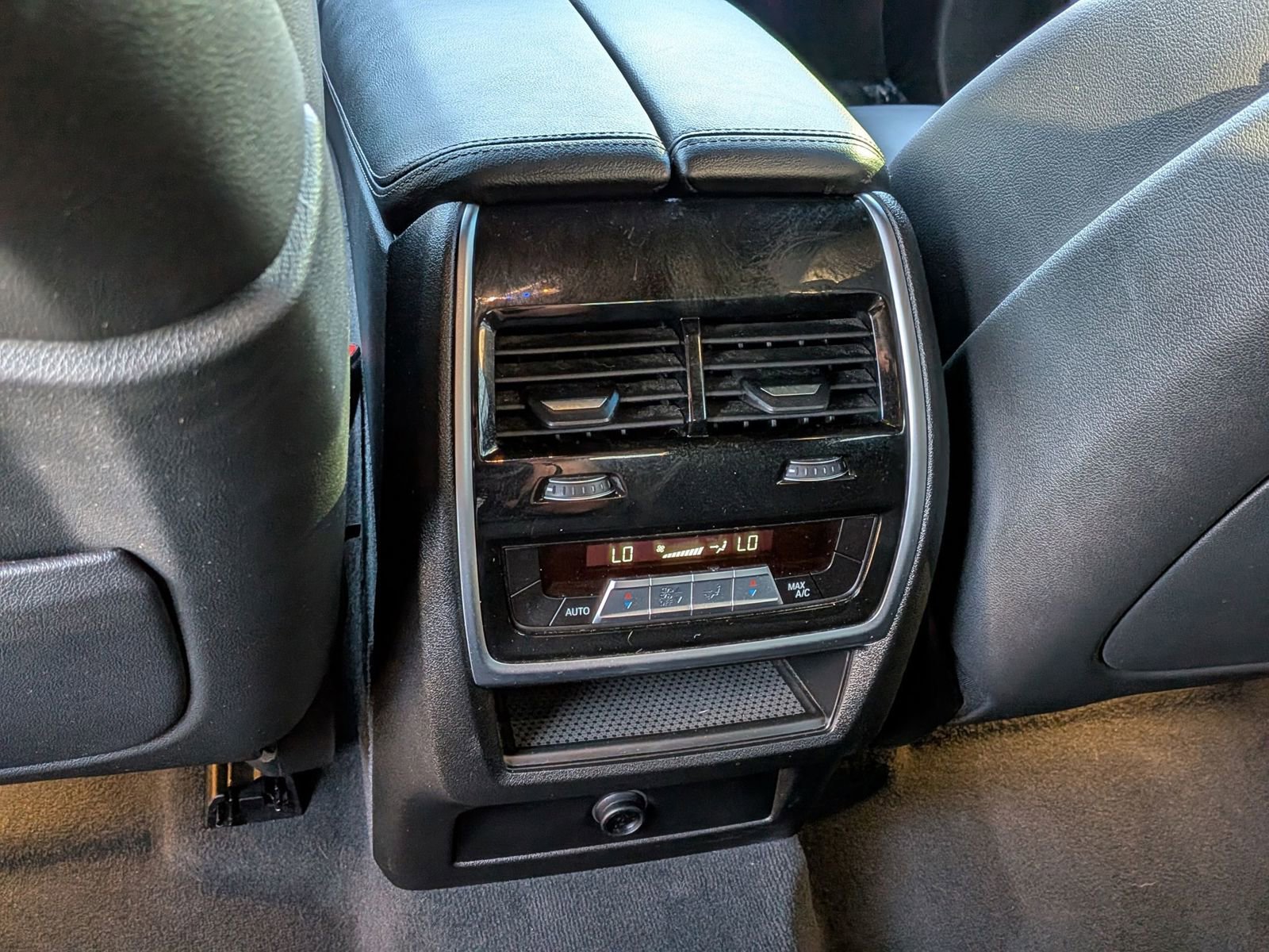 Used 2021 BMW X6 sDrive40i w/ M Sport Package image 31