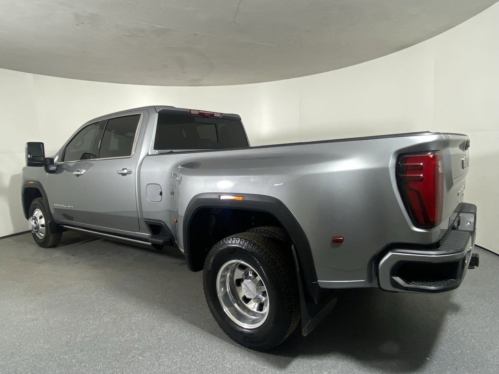 Used 2025 GMC Sierra 3500 Denali w/ Denali Reserve Package image 5