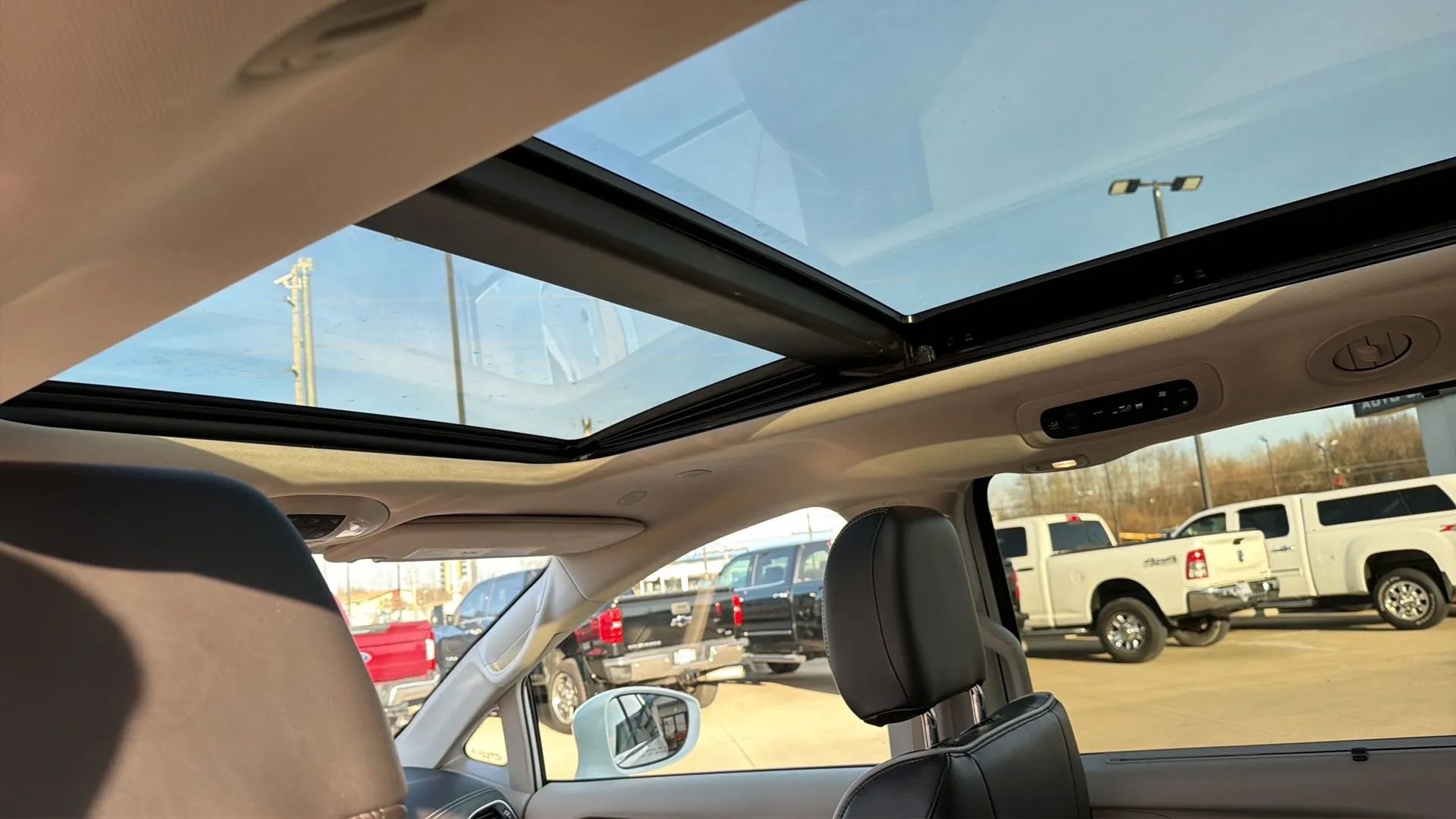 Used 2022 Chrysler Pacifica Limited image 47