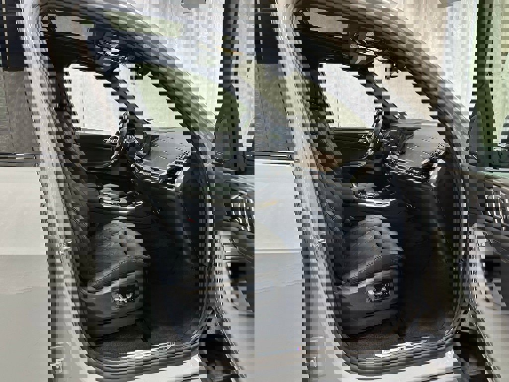 Used 2026 BMW X5 xDrive50e image 56