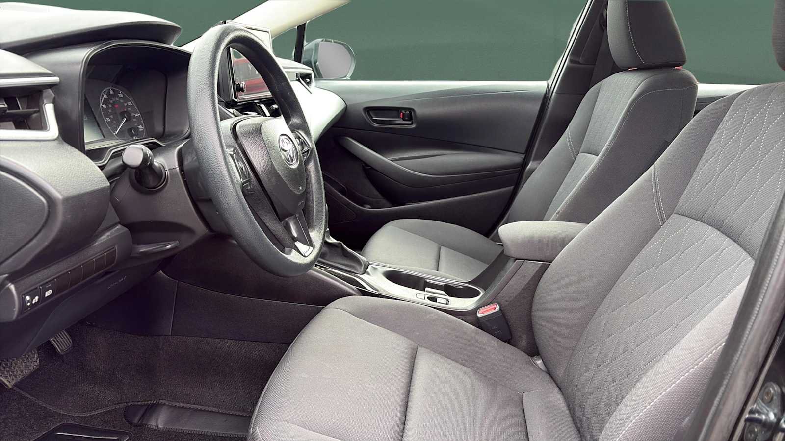 Used 2025 Toyota Corolla LE FWD image 21