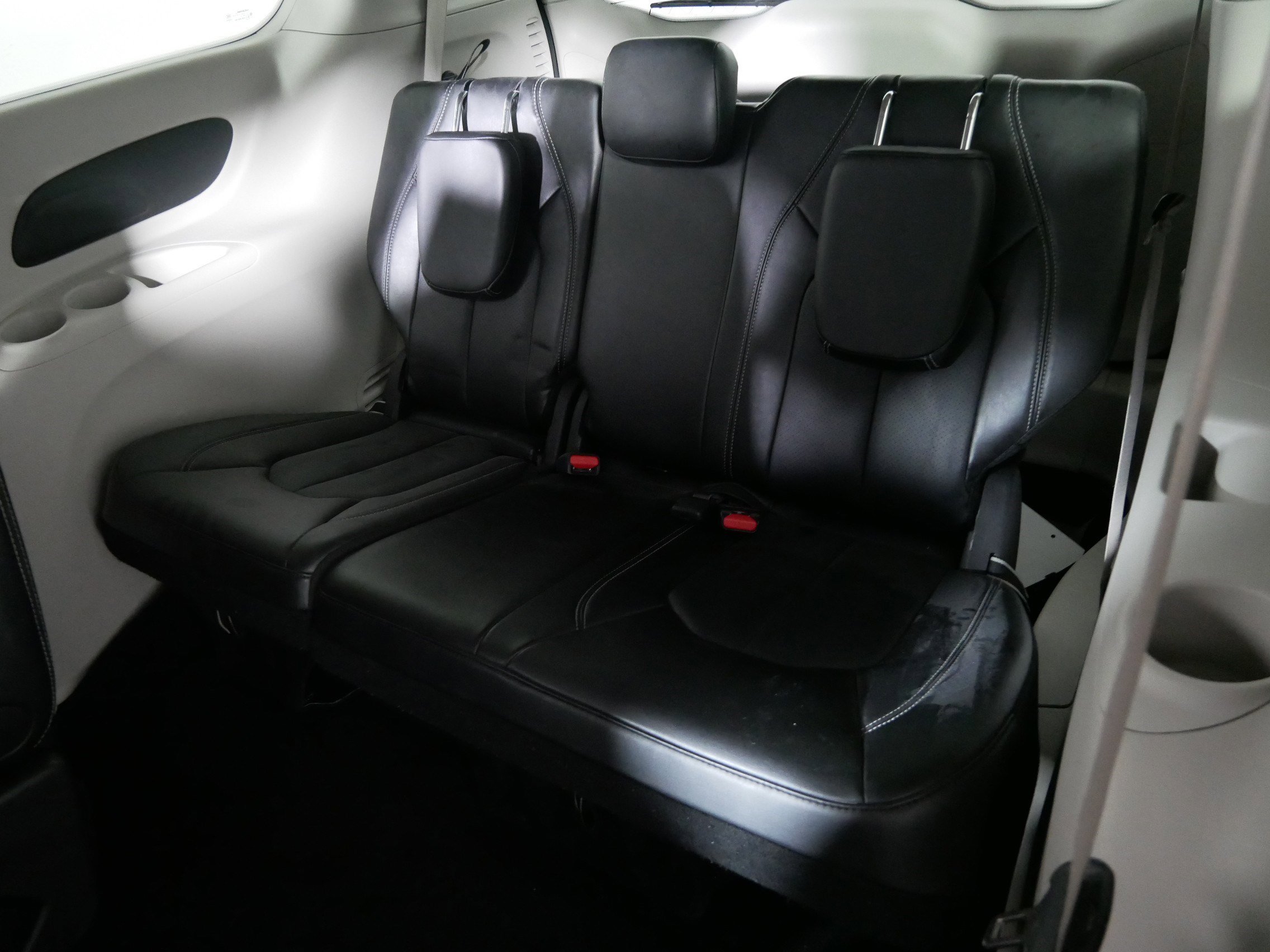 Used 2024 Chrysler Pacifica Touring-L image 33