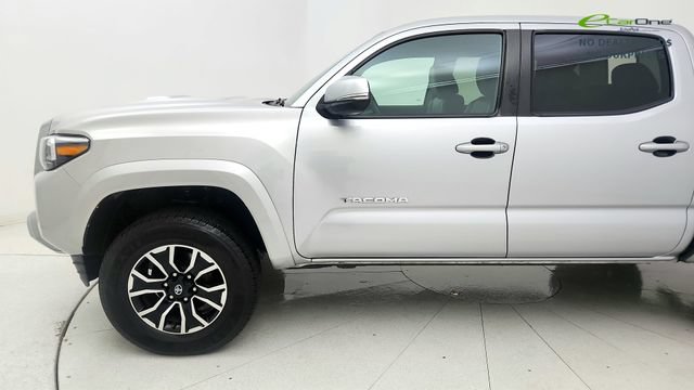 Used 2022 Toyota Tacoma TRD Sport w/ Technology Package AWD/4WD image 17